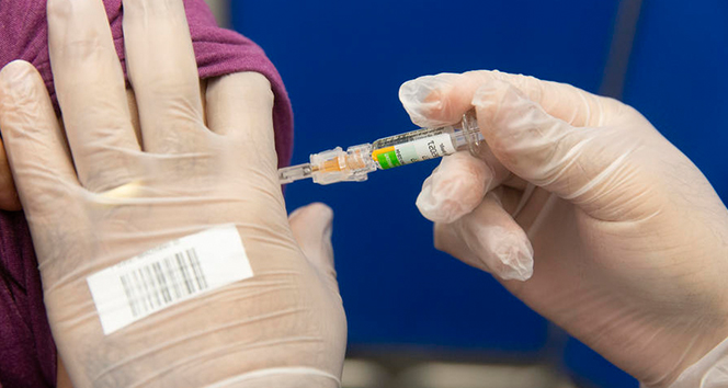 AstraZeneca aşısı cumartesi günü Fransa’da uygulanmaya başlayacak