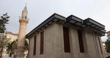 Cami 5 kez yıkıldı, minaresi 4 asırdır ayakta