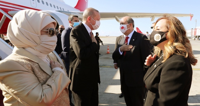 Cumhurbaşkanı Erdoğan KKTC’de resmi törenle karşılandı