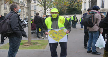 Fransa’da Sarı Yelekliler gösterilerinin 2. yıldönümü için sokaklarda