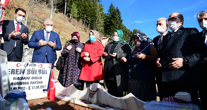 Bakan Zehra Zümrüt Selçuk şehit Eren Bülbül’ün mezarını ziyaret etti