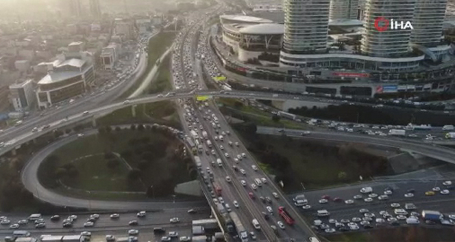 İstanbul’da trafik yoğunluğu drone ile görüntülendi