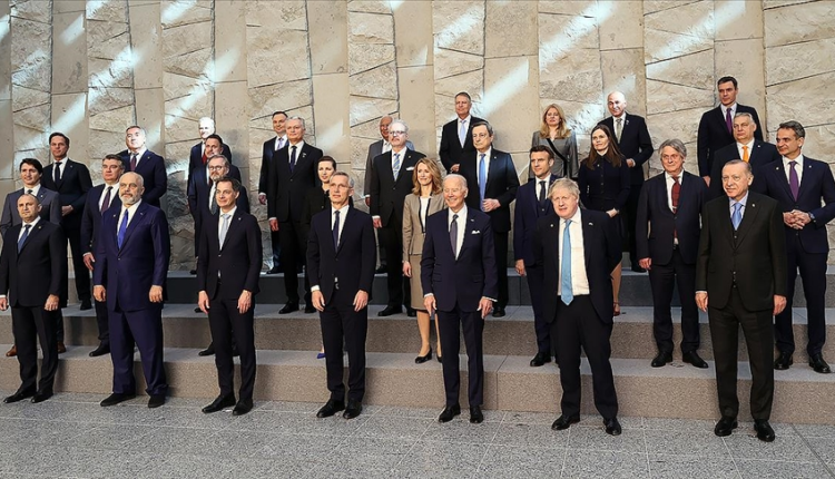 30 ülkeden liderlerin katıldığı Olağanüstü NATO Zirvesi başladı