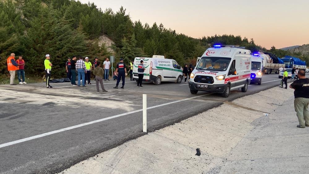 İstanbul İzmir Otobanı’nda katliam gibi kaza: 2’si çocuk 5 ölü