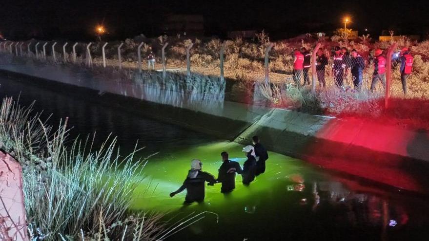 Kayıp iki çocuk sulama kanalında aranıyor
